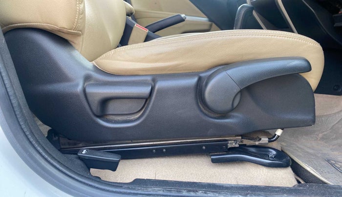 2016 Honda City 1.5L I-VTEC VX CVT, Petrol, Automatic, 47,306 km, Driver Side Adjustment Panel