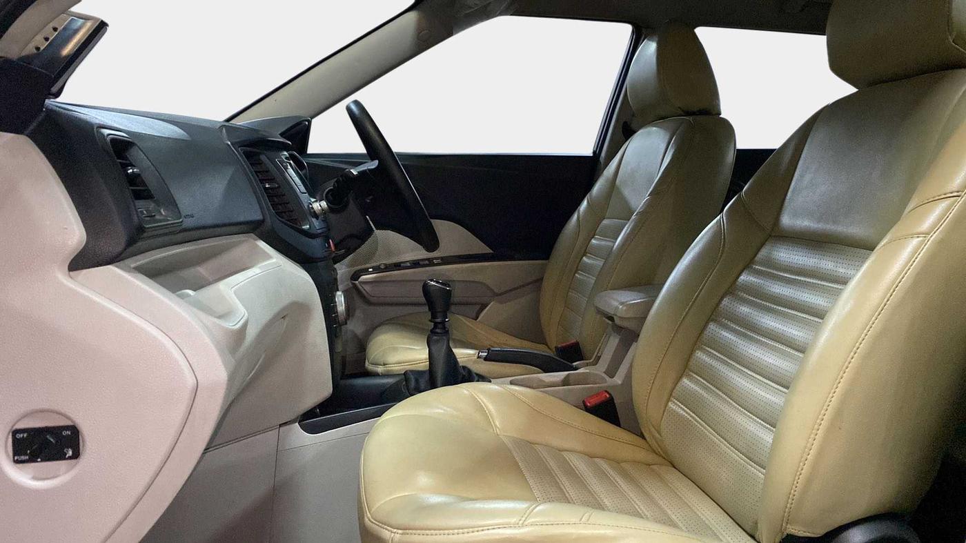 2020 Mahindra XUV300 W4 1.5 DIESEL, Diesel, Manual, 56,076 km, Right Side Front Door Cabin