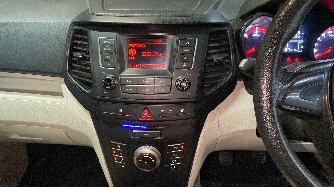2020 Mahindra XUV300 W4 1.5 DIESEL, Diesel, Manual, 56,076 km, Air Conditioner