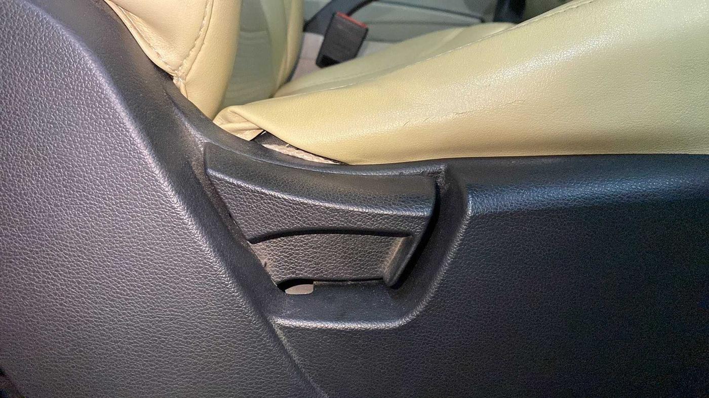 2020 Mahindra XUV300 W4 1.5 DIESEL, Diesel, Manual, 56,076 km, Driver Side Adjustment Panel