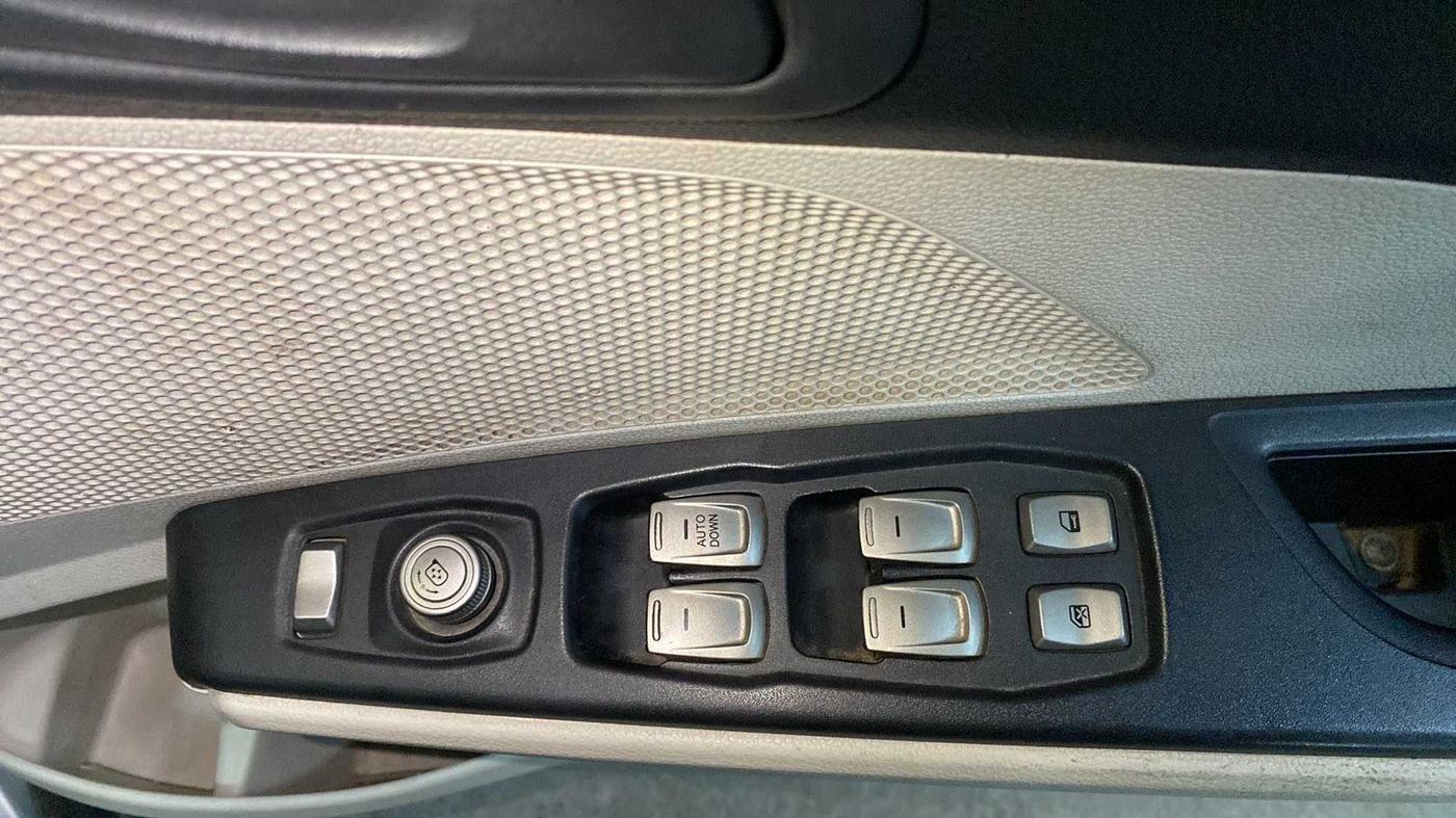 2020 Mahindra XUV300 W4 1.5 DIESEL, Diesel, Manual, 56,076 km, Driver Side Door Panels Control