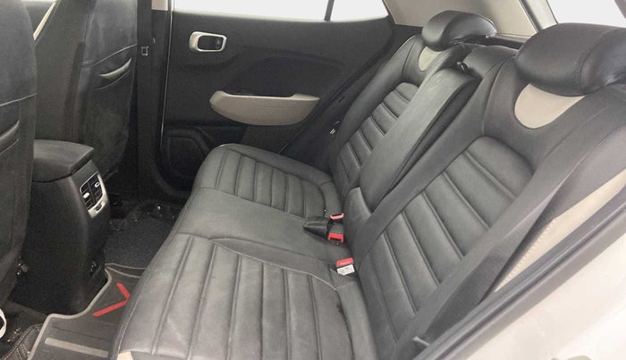 2022 Hyundai VENUE SX 1.2 PETROL, Petrol, Manual, 23,070 km, Right Side Rear Door Cabin
