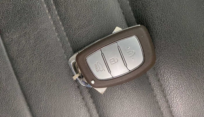 2022 Hyundai VENUE SX 1.2 PETROL, Petrol, Manual, 23,070 km, Key Close Up