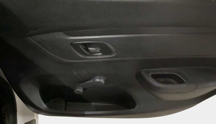 2017 Renault Kwid RXL 1.0 AMT, Petrol, Automatic, 48,608 km, Driver Side Door Panels Control