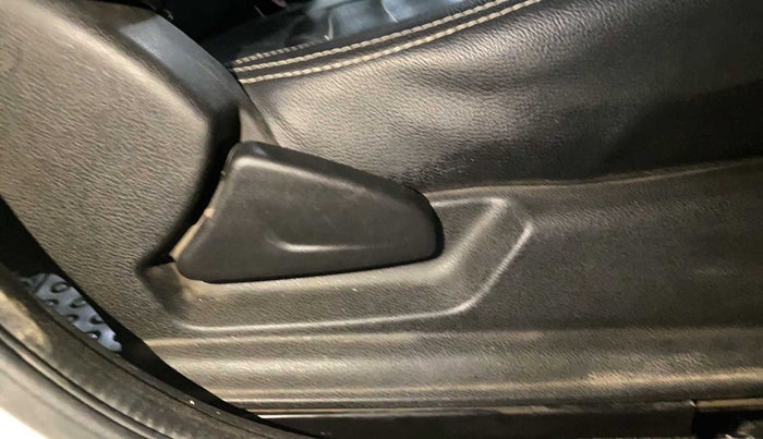2017 Renault Kwid RXL 1.0 AMT, Petrol, Automatic, 48,608 km, Driver Side Adjustment Panel