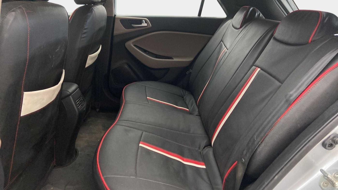 2020 Hyundai Elite i20 MAGNA PLUS 1.2, Petrol, Manual, 66,295 km, Right Side Rear Door Cabin