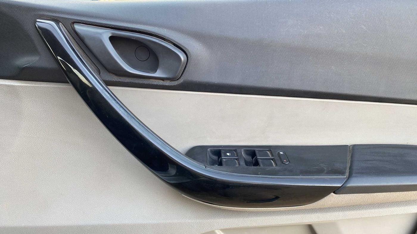 2018 Tata Tiago XT PETROL, CNG, Manual, 97,854 km, Driver Side Door Panels Control