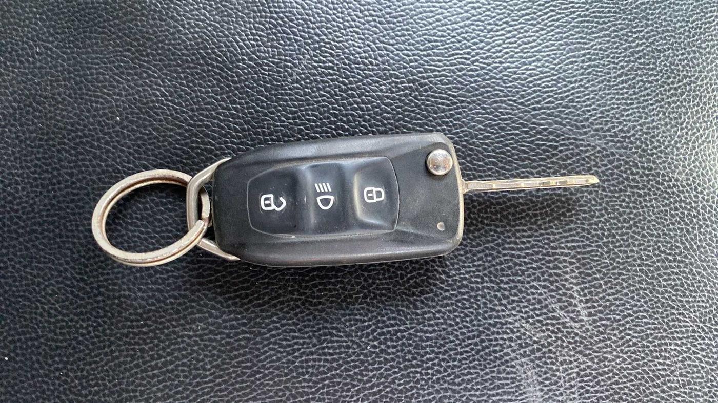 2018 Tata Tiago XT PETROL, CNG, Manual, 97,854 km, Key Close Up