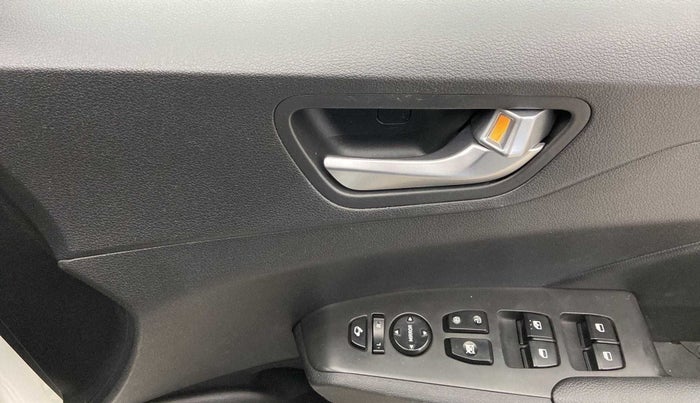 2021 Hyundai Verna SX (O) 1.0 TURBO DCT, Petrol, Automatic, 33,949 km, Driver Side Door Panels Control