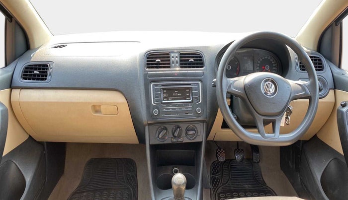 2017 Volkswagen Ameo COMFORTLINE 1.2L, Petrol, Manual, 89,489 km, Dashboard