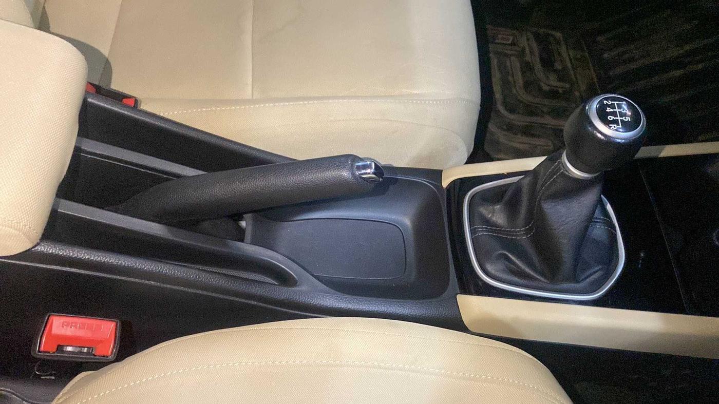 2022 Honda City 1.5L I-DTEC V, Diesel, Manual, 33,844 km, Gear Lever