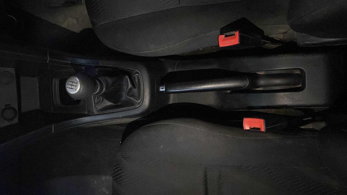 2012 Maruti Swift VDI, Diesel, Manual, 1,14,759 km, Gear Lever