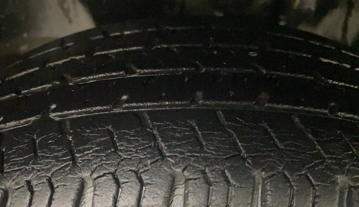 2013 Maruti Alto K10 LXI, Petrol, Manual, 63,092 km, Left Front Tyre Tread