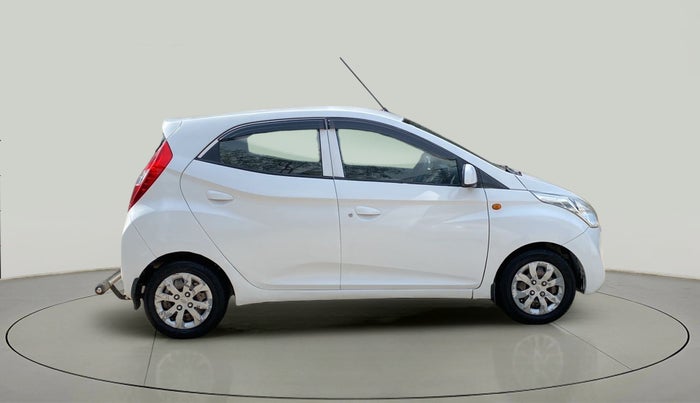2017 Hyundai Eon SPORTZ, Petrol, Manual, 1,19,265 km, Right Side View