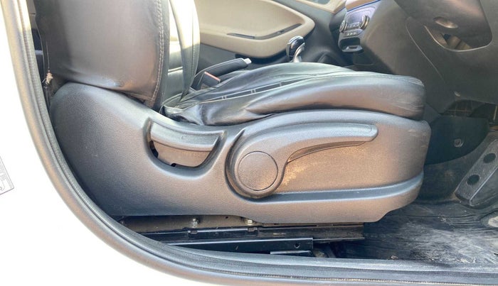 2015 Hyundai Elite i20 ASTA 1.4 CRDI, Diesel, Manual, 75,121 km, Driver Side Adjustment Panel