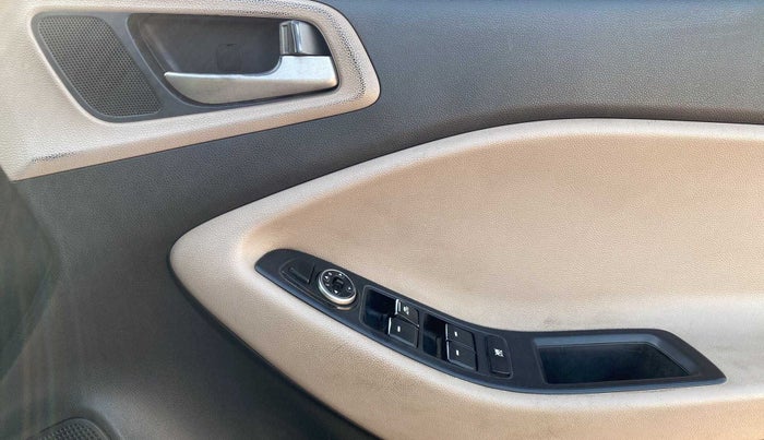 2015 Hyundai Elite i20 ASTA 1.4 CRDI, Diesel, Manual, 75,121 km, Driver Side Door Panels Control