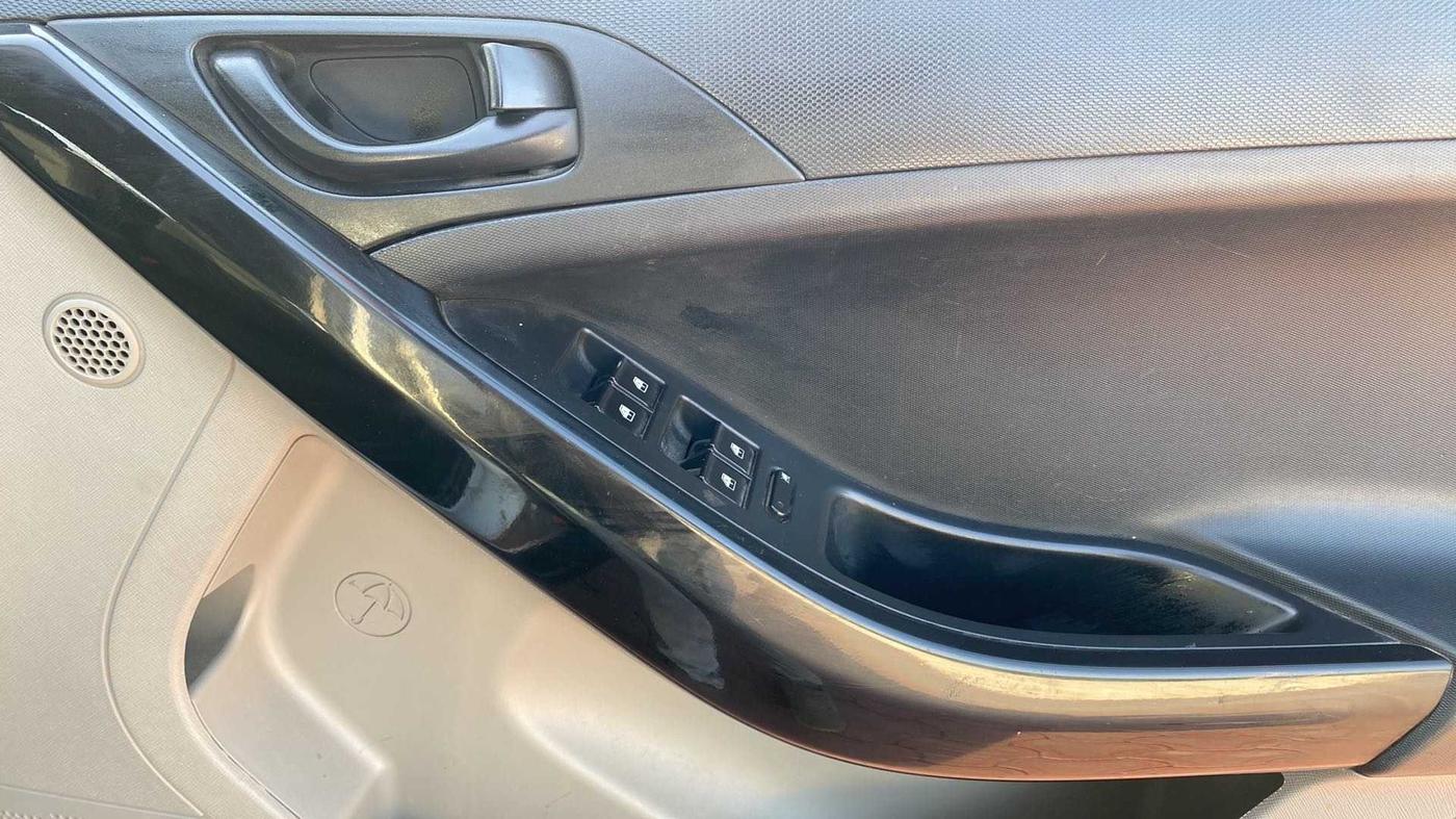 2018 Tata NEXON XM PETROL, Petrol, Manual, 55,469 km, Driver Side Door Panels Control