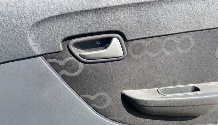 2015 Maruti Alto 800 LXI, Petrol, Manual, 70,062 km, Driver Side Door Panels Control