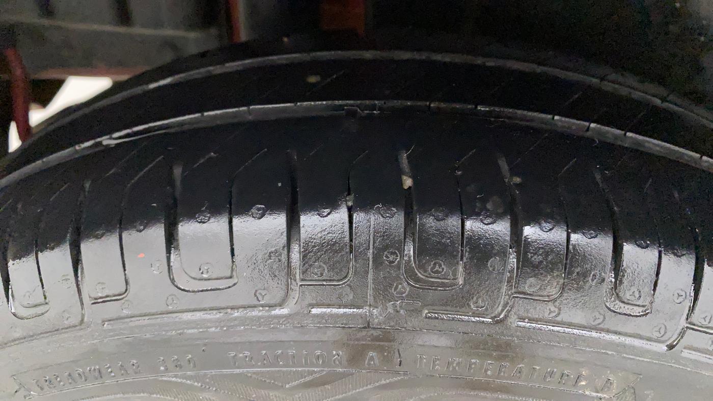 2017 Maruti Swift VXI, Petrol, Manual, 93,003 km, Right Rear Tyre Tread