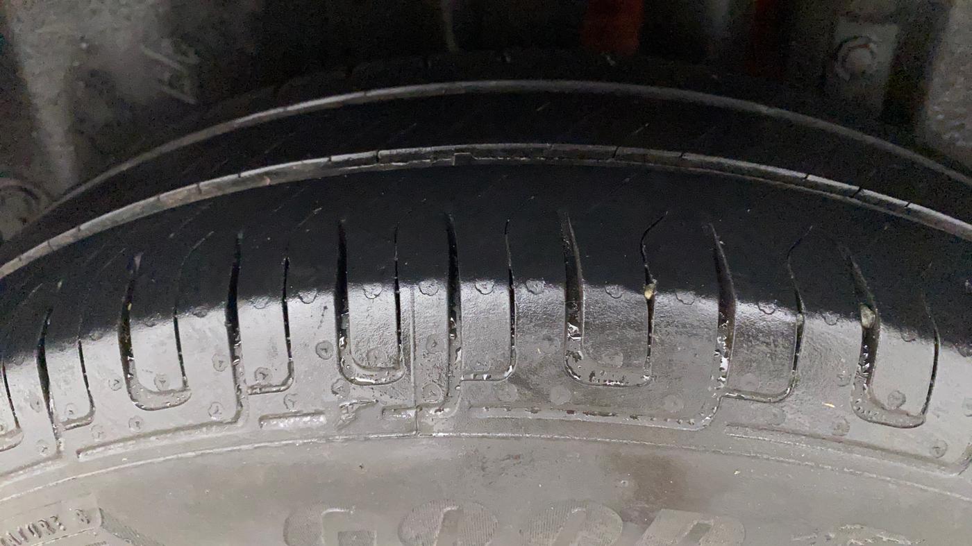 2017 Maruti Swift VXI, Petrol, Manual, 93,003 km, Left Rear Tyre Tread