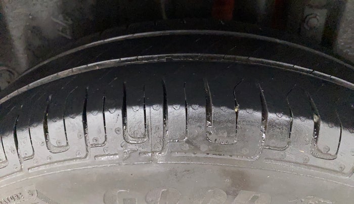 2017 Maruti Swift VXI, Petrol, Manual, 93,003 km, Left Rear Tyre Tread