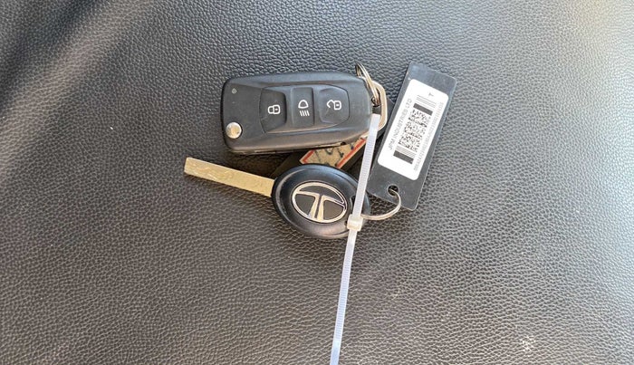 2021 Tata Tiago XT (O) PETROL, Petrol, Manual, 8,833 km, Key Close Up