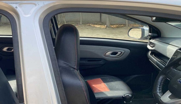 2020 Datsun Redi Go T (O), Petrol, Manual, 32,777 km, Right B pillar - Paint is slightly faded