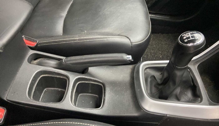 2020 Maruti S Cross ALPHA 1.5, Petrol, Manual, 37,466 km, Gear Lever