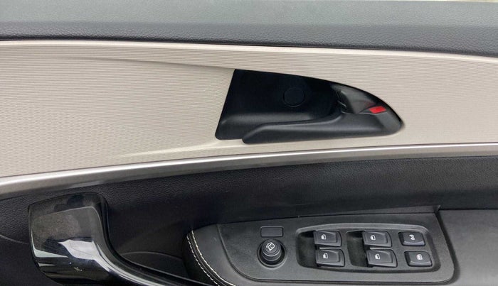 2022 Mahindra XUV700 AX 5 P MT 5 STR, Petrol, Manual, 9,739 km, Driver Side Door Panels Control