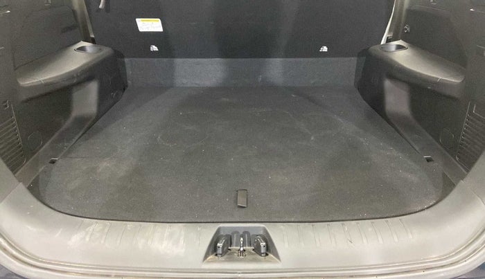 2022 Mahindra XUV700 AX 5 P MT 5 STR, Petrol, Manual, 9,739 km, Boot Inside