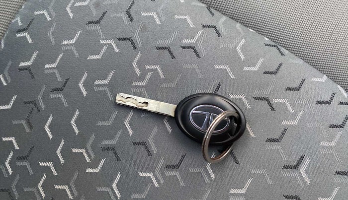 2022 Tata TIGOR XM PETROL, Petrol, Manual, 18,596 km, Key Close Up
