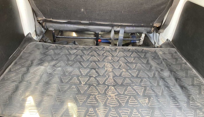 2018 Maruti Eeco TOUR V 5 SEATER, Petrol, Manual, 25,558 km, Boot Inside