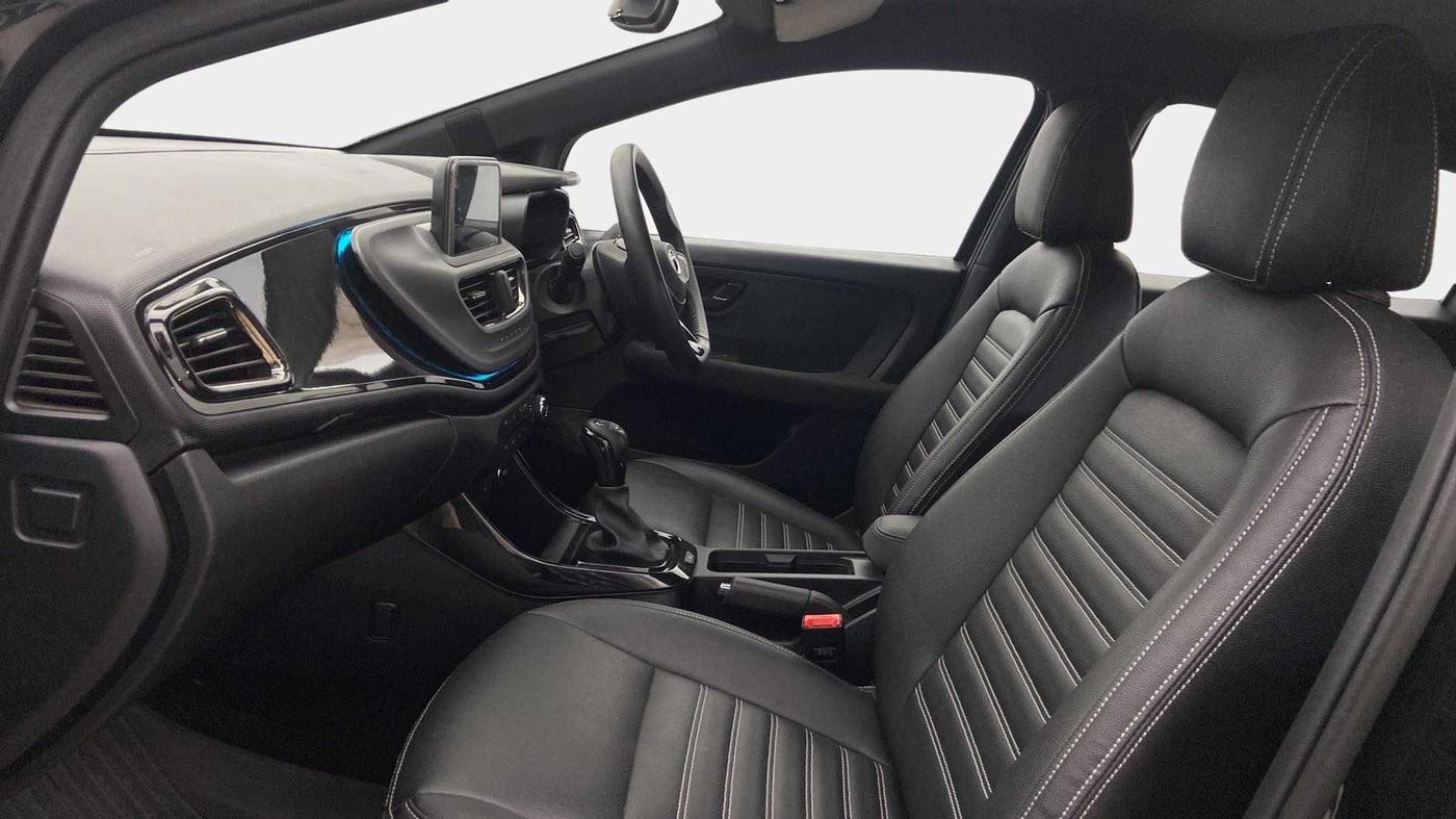 2022 Tata ALTROZ XZA PLUS DARK EDTION, Petrol, Automatic, 8,266 km, Right Side Front Door Cabin