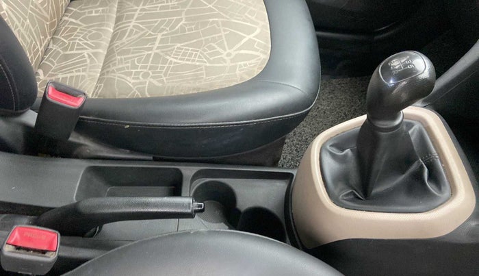 2017 Hyundai Grand i10 MAGNA 1.2 KAPPA VTVT, CNG, Manual, 1,09,112 km, Gear Lever