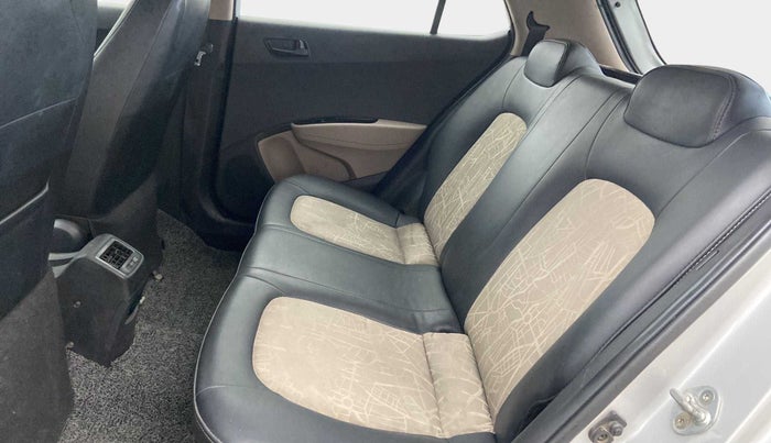 2017 Hyundai Grand i10 MAGNA 1.2 KAPPA VTVT, CNG, Manual, 1,09,112 km, Right Side Rear Door Cabin