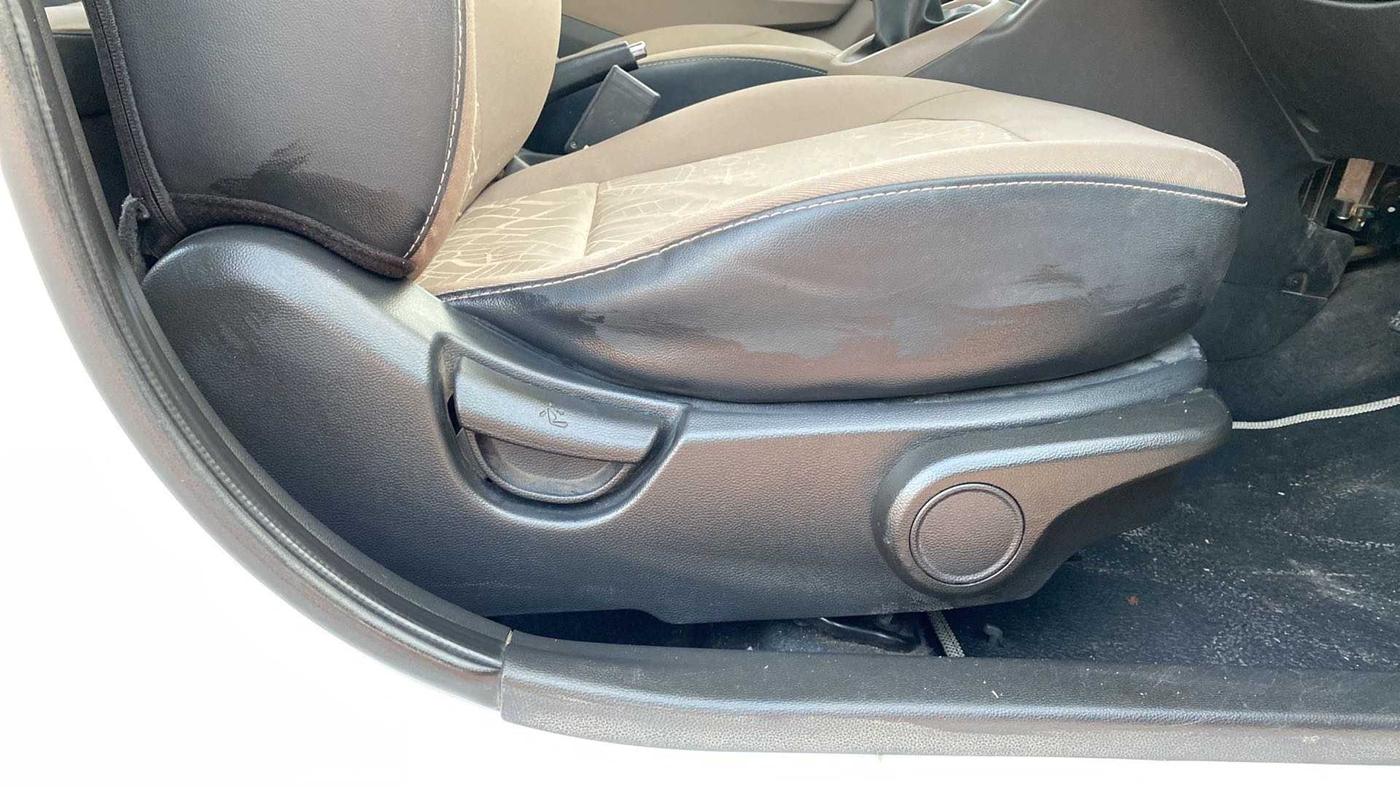 2015 Hyundai Xcent S 1.2, Petrol, Manual, 50,822 km, Driver Side Adjustment Panel