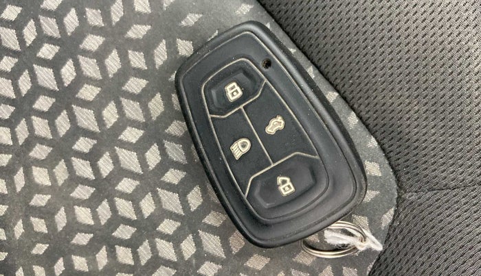 2019 Tata NEXON XZA PLUS PETROL, CNG, Automatic, 61,567 km, Key Close Up