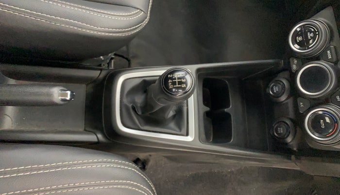 2022 Maruti Swift ZXI, Petrol, Manual, 32,966 km, Gear Lever