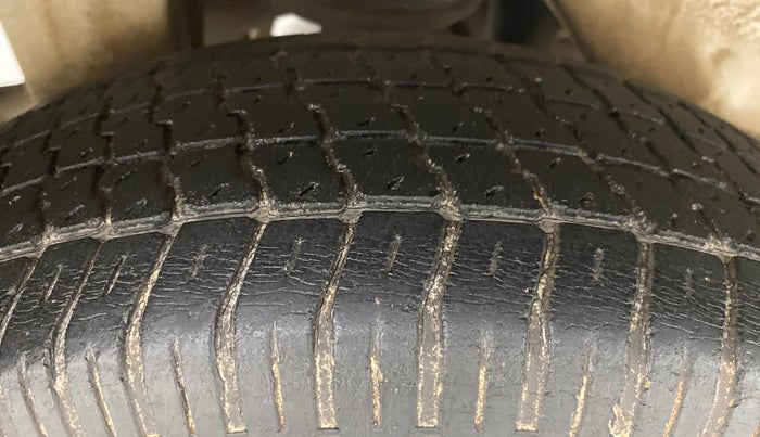 2011 Maruti 800 AC, Petrol, Manual, 42,688 km, Right Rear Tyre Tread