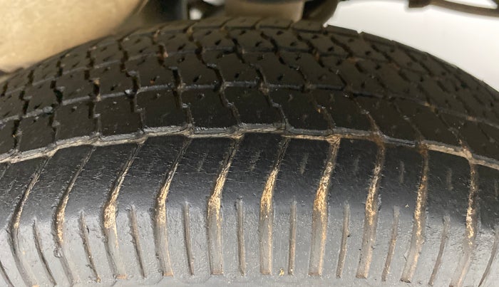 2011 Maruti 800 AC, Petrol, Manual, 42,688 km, Left Rear Tyre Tread