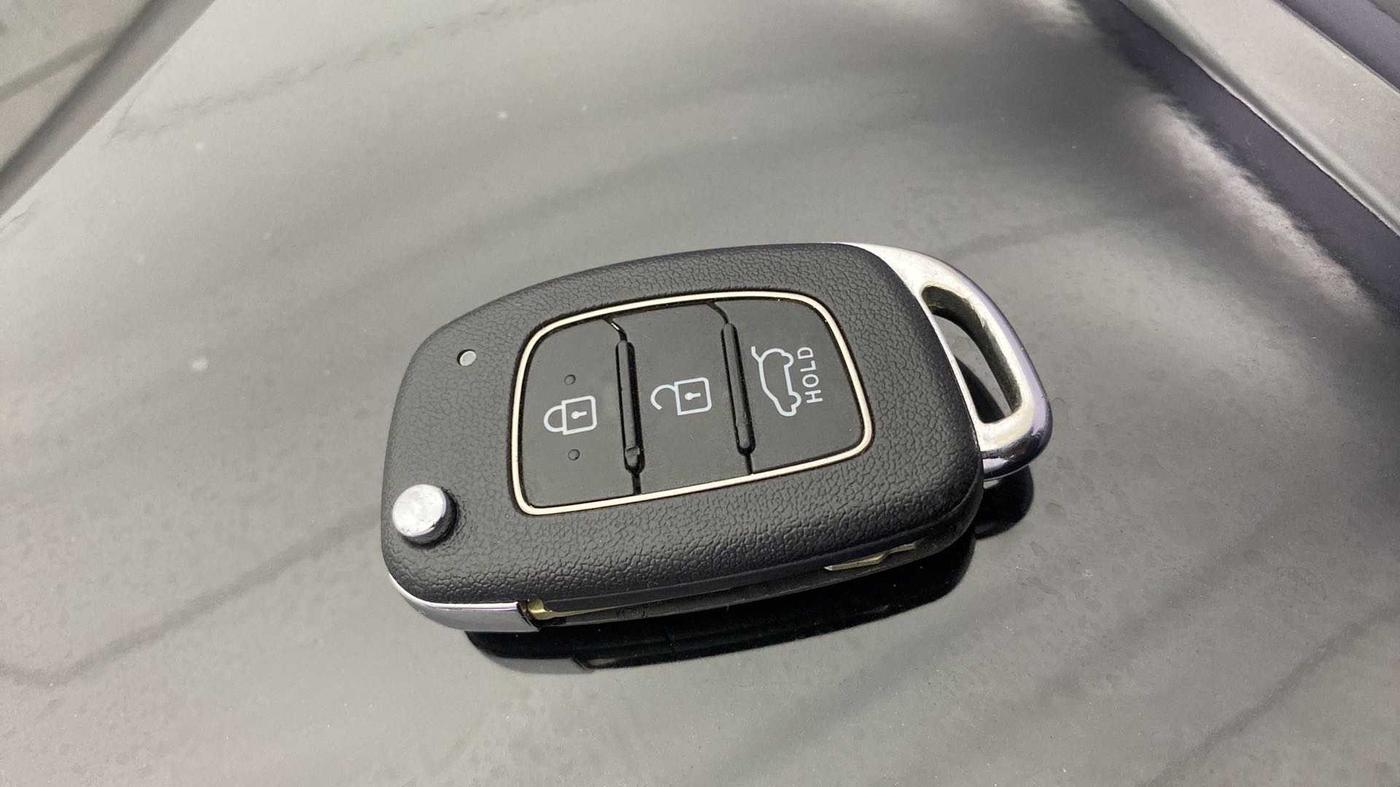 2022 Hyundai VENUE S (O) 1.0 TURBO IMT, Petrol, Manual, 16,692 km, Key Close Up