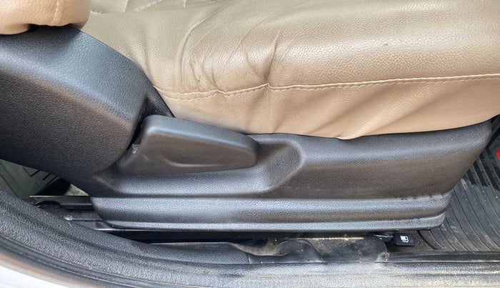 2021 Renault Kwid CLIMBER 1.0 (O), Petrol, Manual, 23,117 km, Driver Side Adjustment Panel