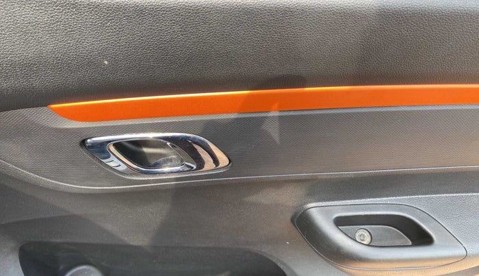 2021 Renault Kwid CLIMBER 1.0 (O), Petrol, Manual, 23,117 km, Driver Side Door Panels Control