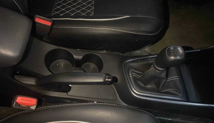 2023 Hyundai NEW I20 MAGNA 1.2 MT, Petrol, Manual, 4,233 km, Gear Lever