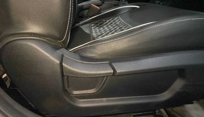 2023 Hyundai NEW I20 MAGNA 1.2 MT, Petrol, Manual, 4,233 km, Driver Side Adjustment Panel