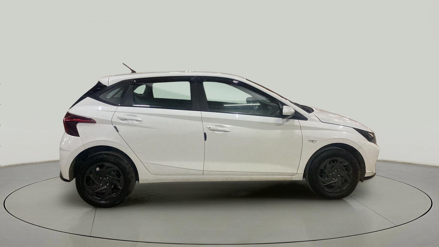 2023 Hyundai NEW I20 MAGNA 1.2 MT, Petrol, Manual, 4,233 km, Right Side View