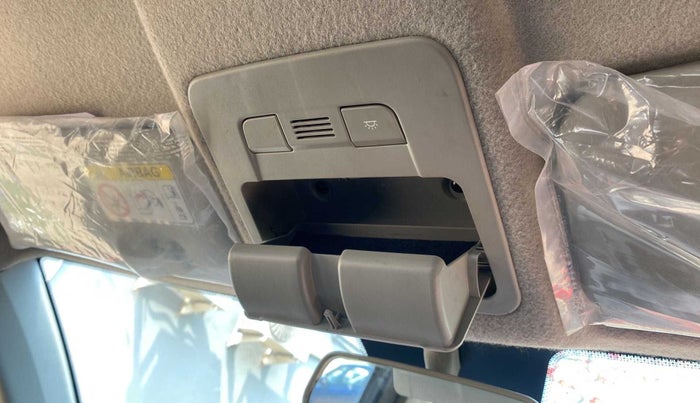 2019 Mahindra KUV 100 NXT K8 P 6 STR, Petrol, Manual, 5,084 km, Ceiling - Sun Glass Holder not working