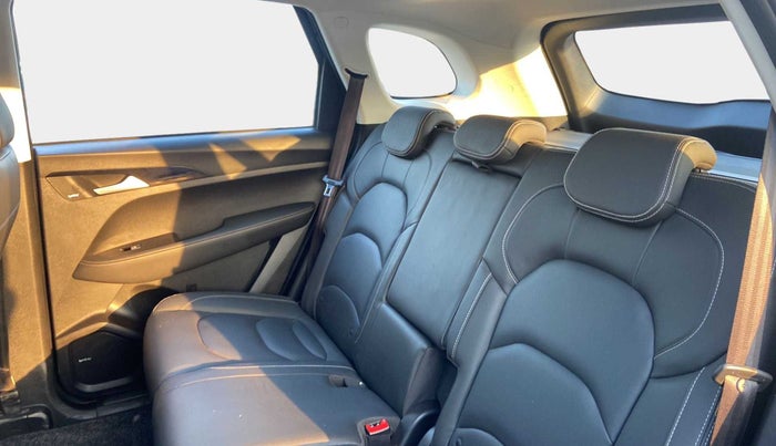 2019 MG HECTOR SHARP 1.5 DCT PETROL, Petrol, Automatic, 33,906 km, Right Side Rear Door Cabin