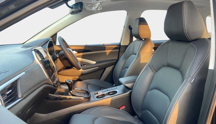 2019 MG HECTOR SHARP 1.5 DCT PETROL, Petrol, Automatic, 33,906 km, Right Side Front Door Cabin