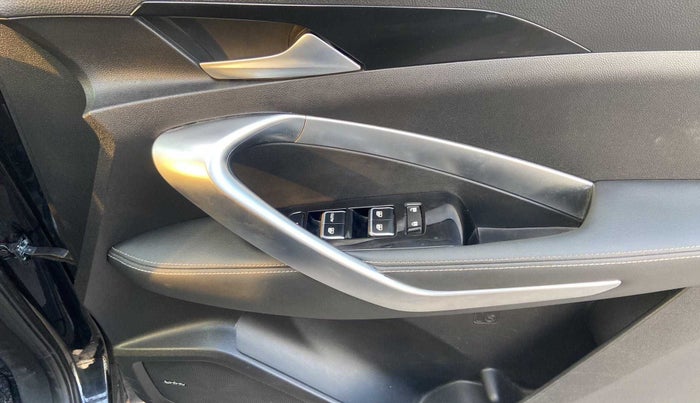 2019 MG HECTOR SHARP 1.5 DCT PETROL, Petrol, Automatic, 33,906 km, Driver Side Door Panels Control